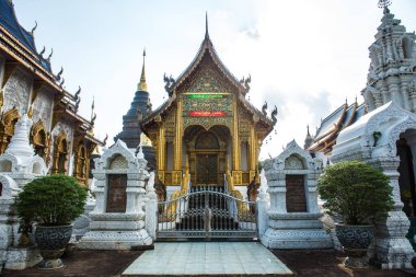 Tayland 'daki Ban Den Tapınağı' nda güzel bir Tayland tarzı kilise..