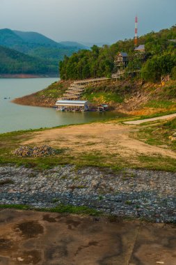Mae Ngat Somboon Chon Barajı, Tayland.