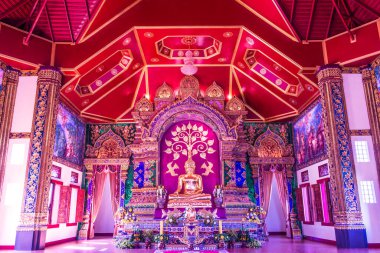 Prayodkhunpol 'deki güzel Buda heykeli Wiang Kalong Tapınağı, Tayland.