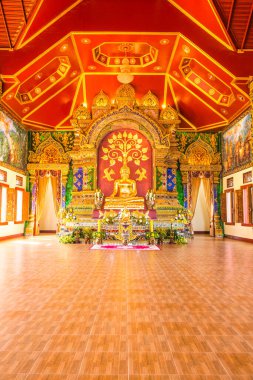 Prayodkhunpol 'deki güzel Buda heykeli Wiang Kalong Tapınağı, Tayland.