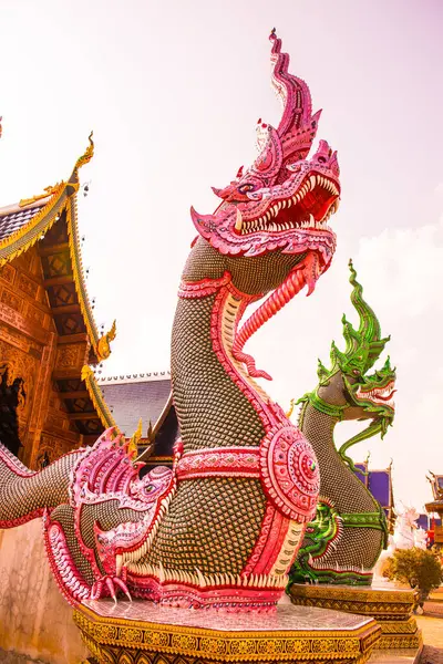 Estatua Pink Naga Tailandia —  Fotos de Stock