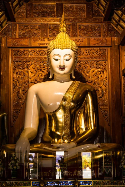 泰国潘登寺的白色佛像 — 图库照片