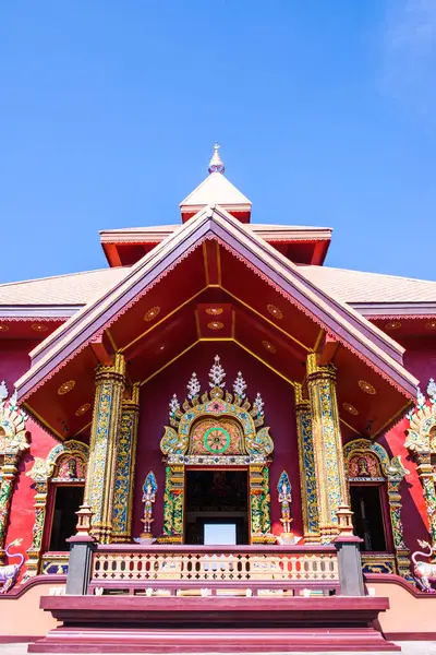 Prayodkhunpol 'deki güzel Tayland tarzı kilise Wiang Kalong Tapınağı, Tayland.