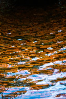 Tayland 'da gölette su dalgası.