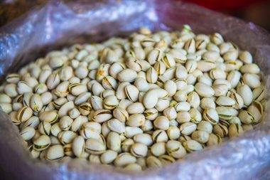 Tayland 'da plastik torbada fıstıklar.