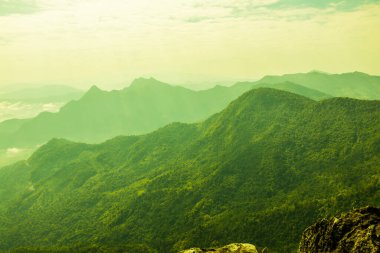 Tayland 'ın Chiangrai eyaletindeki Phu Chi Fa Manzarası' nda Dağ Manzarası.