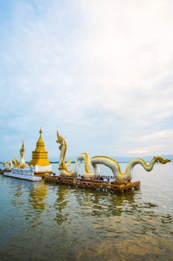 Beyaz Naga heykeli Kwan Phayao, Tayland 'da.