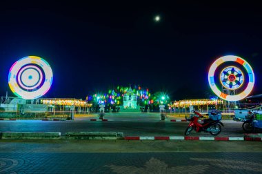 PHAYAO, THAILAND - December 11, 2019 : King Ngam Mueang Monument with Decorative Lanna Lanterns beside Kwan Phayao Lake, Thailand.