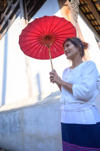 Lanna tarzı geçmişi olan Taylandlı kadın, Chiang Mai.