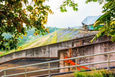 Mae Ngat Somboon Chon Barajı, Tayland.