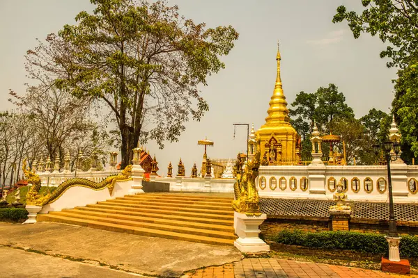 泰国Prathat Doi Wao寺的金塔 — 图库照片