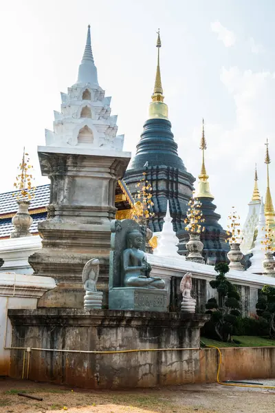 Kaunis Pagodi Ban Den Temppelissä Thaimaa — kuvapankkivalokuva