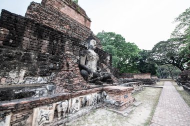 Sukhothai tarihi parkındaki arkeolojik alan, Tayland.