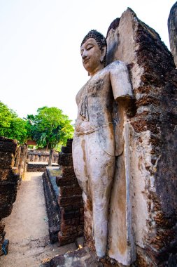 Antik Buda heykeli Phra Si Ratana Mahathat Chaliang tapınağı, Tayland.