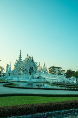 Tayland 'ın Chiang Rai bölgesindeki Rong Khun tapınağı..
