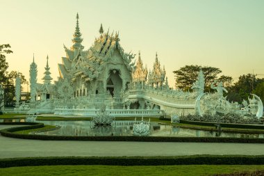 Tayland 'ın Chiang Rai bölgesindeki Rong Khun tapınağı..