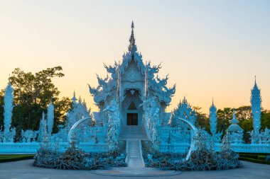 Tayland 'ın Chiang Rai bölgesindeki Rong Khun tapınağı..
