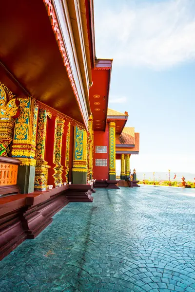 Prayodkhunpol 'deki güzel Tayland Kilisesi Wiang Kalong Tapınağı, Tayland.