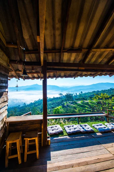 Güzel Dağ Manzaralı Ev Phu Langka Ulusal Parkı, Tayland.