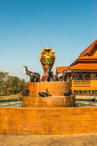 Чудовий Фонтан Храмі Прайодхунпол Віанг Кло Таїланд — стокове фото