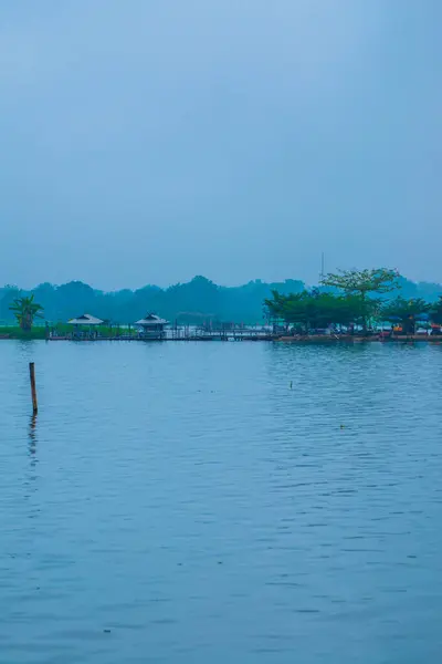 泰国Kwan Phayao湖的Tilok Aram寺庙 — 图库照片
