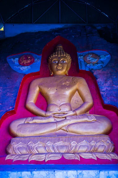 Χαράσσοντας Την Τέχνη Του Βούδα Βράχο Στο Ναό Huai Pha — Φωτογραφία Αρχείου