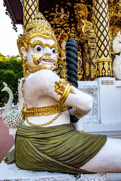 Beyaz Dev Heykel Watphadarabhirom Tapınağı Tayland — Stok fotoğraf