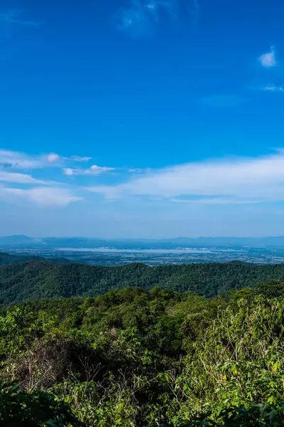 Tayland 'daki Kwan Phayao Gölü' nün üst manzarası.