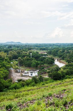 Mae Kuang Udom Thara barajının su dağıtım kanalı, Tayland.