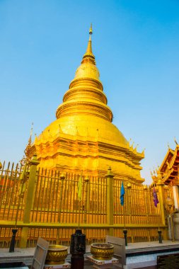Güzel Lanna tapınağı Phrathat Hariphunchai, Tayland.