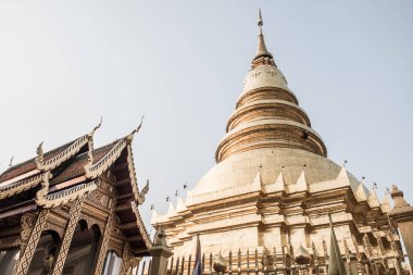 Güzel Lanna tapınağı Phrathat Hariphunchai, Tayland.