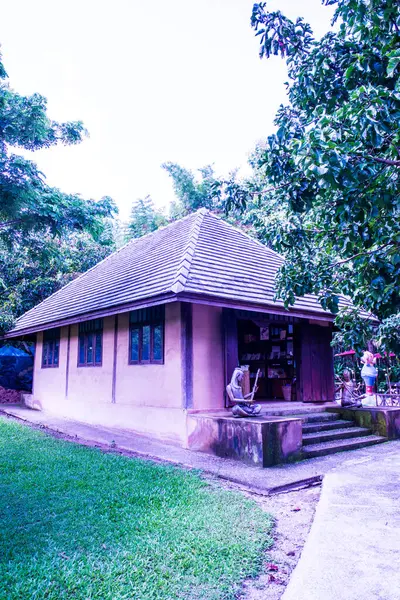 タイのチェルトナム国際瞑想センターにあるいくつかの建物 — ストック写真