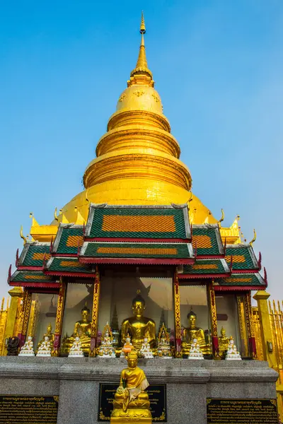 Hermosa Pagoda Lanna Phrathat Hariphunchai Templo Tailandia — Foto de Stock