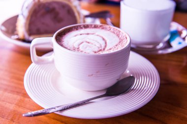 Beyaz bardakta sıcak çikolata, Tayland.