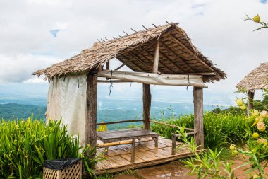 Doğal manzaralı küçük bir kulübe, Tayland.