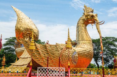 Himmapan yaratık heykeli Phra 'da Suthon Mongkhon Khiri tapınağı, Tayland.