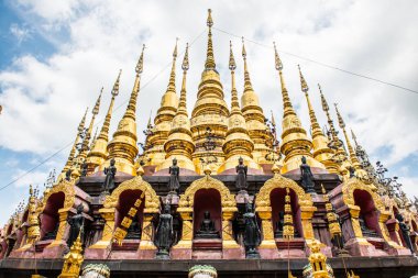 Phra 'daki antik pagodalar Sugkhon Khiri tapınağı, Tayland.