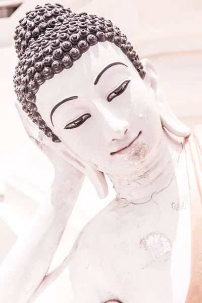 Όμορφη Ανακλινόμενα Άγαλμα Του Βούδα Στο Phra Ότι Suthon Mongkhon — Φωτογραφία Αρχείου