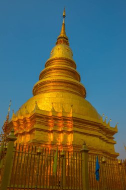 Güzel Lanna tapınağı Phrathat Hariphunchai, Tayland.
