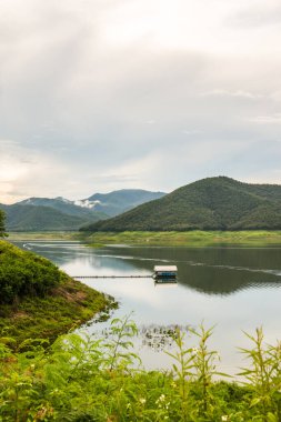 Mae Kuang Udom Thara barajının manzara manzarası, Tayland.