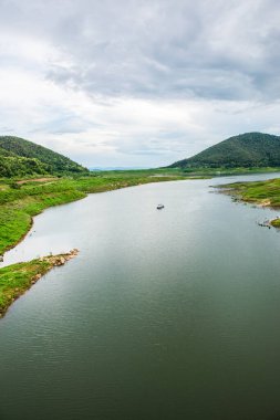 Mae Kuang Udom Thara barajının manzara manzarası, Tayland.