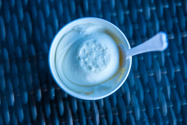 Белое Мороженое Белой Бумажной Чашкой Таиланд — стоковое фото