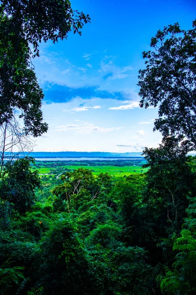 Analyo Thipayaram tapınağındaki Kwan Phayao bakış açısı, Tayland.