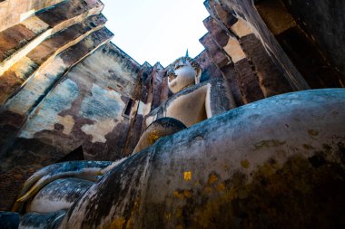 Si Chum tapınağındaki antik Buda heykeli, Tayland.