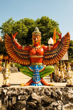 Chiang Rai, Dhamma idman merkezinde Garuda heykeli..