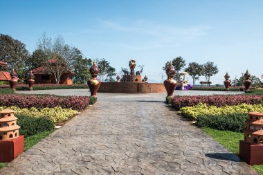 Prayodkhunpol 'deki güzel çeşme Wiang Kalong Tapınağı, Tayland.