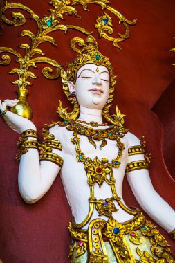 Tayland tarzı güzel bir melek Prayodkhunpol Wiang Kalong Tapınağı, Tayland.