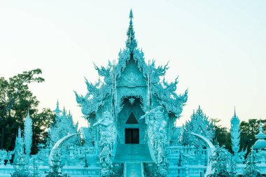 Tayland 'ın Chiang Rai bölgesindeki Rong Khun tapınağı..