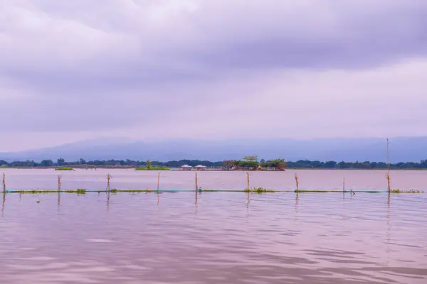 泰国关帕瑶湖提洛克阿拉姆寺湖景 — 图库照片