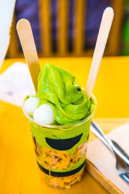 Plastik camlı kibrit dondurması, Tayland.